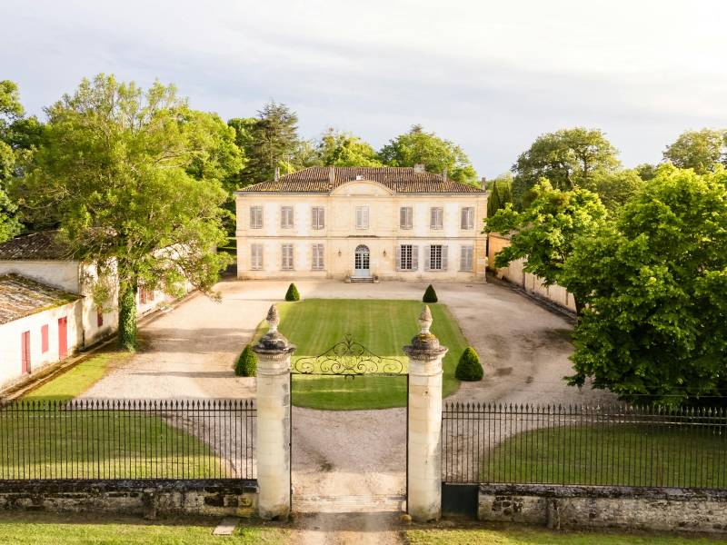 pexels-photo-32390203-32390203 A stunning French château surrounded by gardens and greenery, epitomizing architectural elegance.